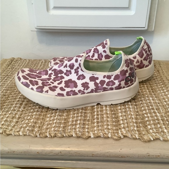 OOFOS Women,s slip in walking shoes - Picture 6 of 9